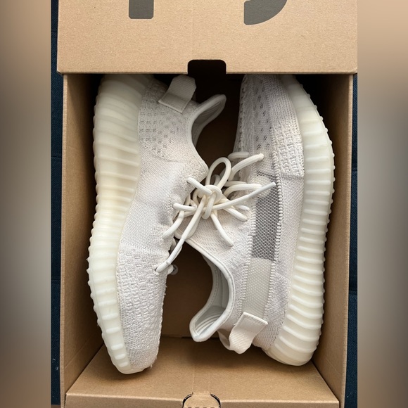 AUTHENTIC YEEZY BOOST 350 V2 - Picture 2 of 9